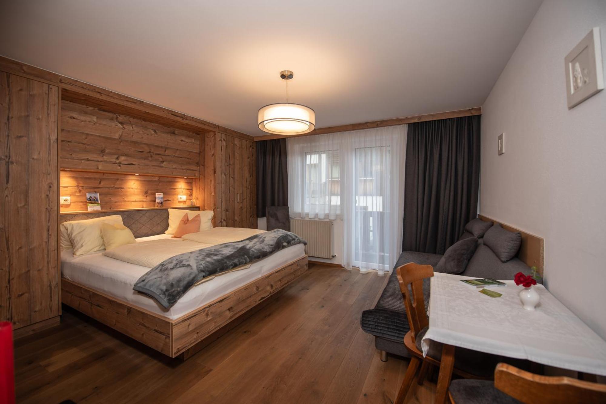 Hotel Haus Scharler, Talstation à Neukirchen am Großvenediger Extérieur photo