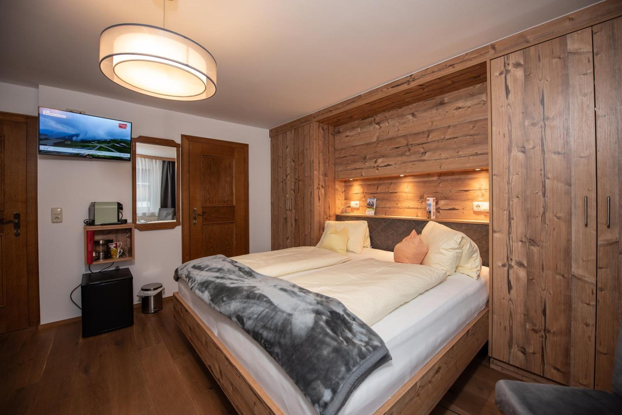 Hotel Haus Scharler, Talstation à Neukirchen am Großvenediger Extérieur photo