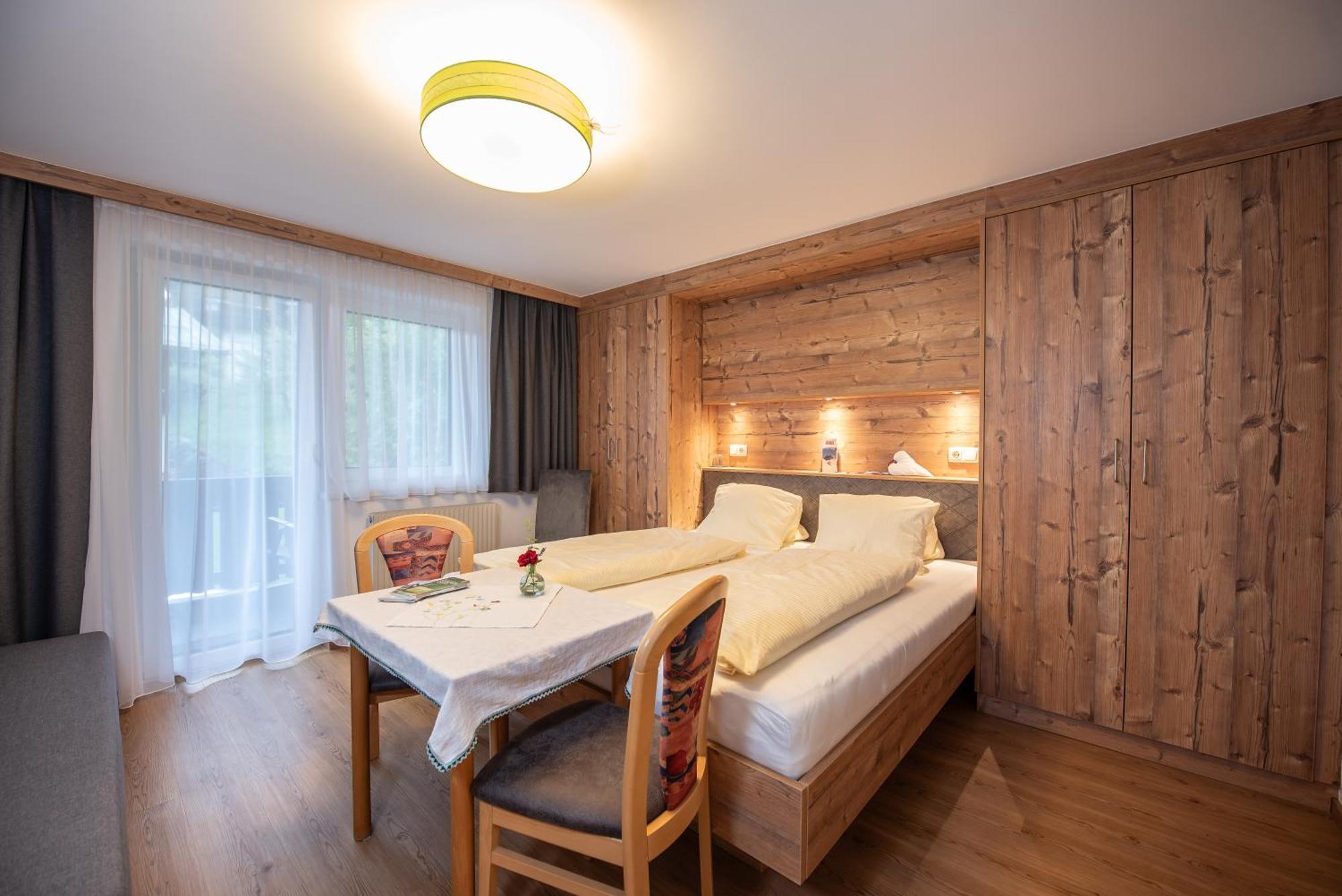 Hotel Haus Scharler, Talstation à Neukirchen am Großvenediger Extérieur photo